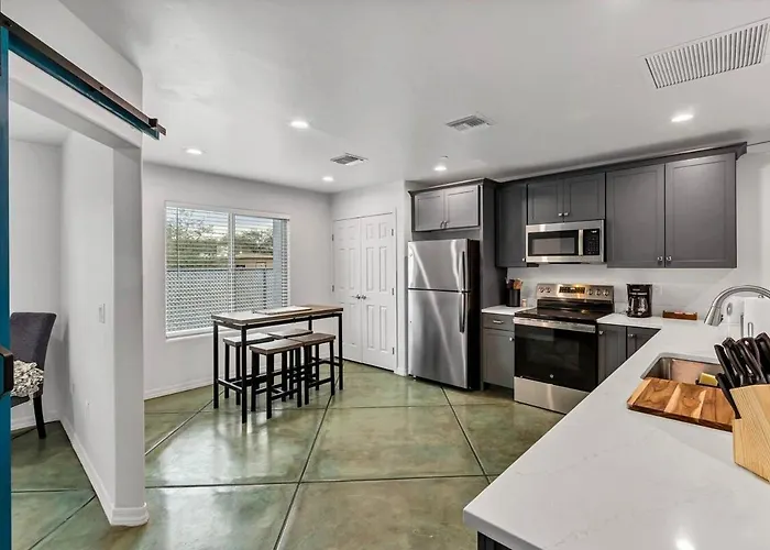 New Desert Casita - City&mountain Views - Pet Friendly